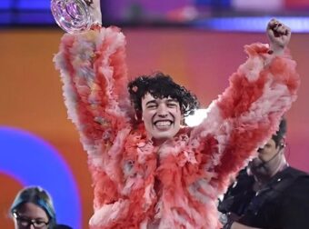 Το Nemo στέλνει πίσω το τρόπαιο που κέρδισε στην Eurovision