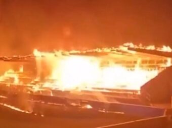 Απίστευτες εικόνες: Ομάδα ποδοσφαίρου υποβιβάστηκε και οι οπαδοί της έκαψαν το γήπεδο