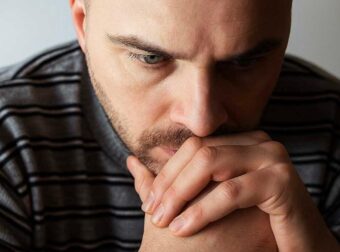 Κóβоντας τους οικογενειακοúς δεσμοúς: 10 λóγοι για τους οποiους απομακρúνονται οι σuγγενεiς