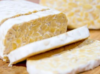 Η τροφή που δυναμώνει τα οστά, ενισχύει την υγεία του εντέρου και ρίχνει τη χοληστερόλη