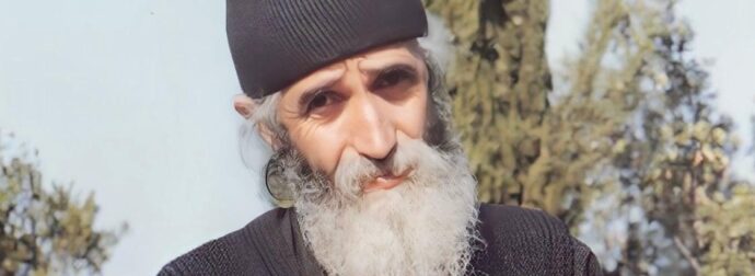 Άγιος Παΐσιος: «Σε τού­τη την ζωή οι φι­λό­τι­μοι τα πλη­ρώ­νουν όλα»