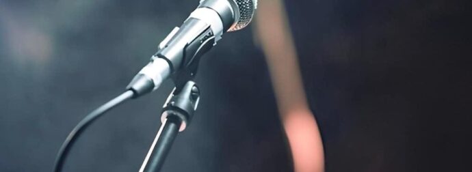 Ποιος είναι ο τραγουδιστής που τον κατηγορούν για σeξουαλική κακοποίηση – Το προφίλ του