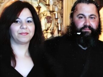 ΠαπαΘανάσης Αυγερόπουλος: Ο εραστής και το πανούργο σχέδιο της Σατανικής Παπαδιάς