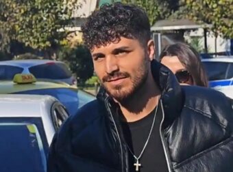 Yπόθεση Μαζωνάκη: Τι περιλαμβάνει η μήνυση του 21χρονου τραγουδιστή – Οι καταγγελίες και το νομικό πλαίσιο