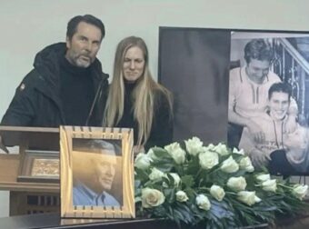 Έτσι αποχαιρέτησαν τον Αλμπέρτο Εσκενάζυ συγγενείς και φίλοι στο αποτεφρωτήριο Ριτσώνας