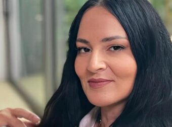 Ζενεβιέβ Μαζαρί: Αυτή είναι η μελαχρινή κούκλα κόρη της – Στο βίντεο χορεύουν Άντζυ Σαμίου