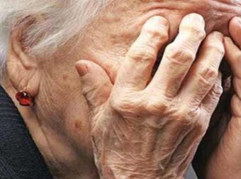 Ο αδερφός μου έκλεισε τη μάνα μας σε γηροκομείο. Να αγαπάτε τους γονείς σας ως το τέλος