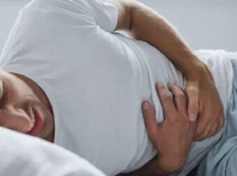 Καρκίνος στο λεπτό έντερο: Προσοχή στα συμπτώματα – Πολλοί τα αγνοούν για μήνες ως «κάτι ασήμαντο»