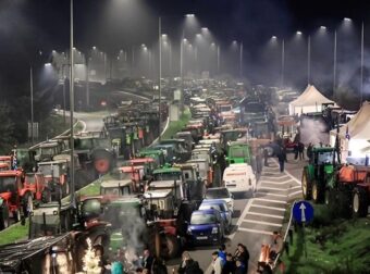 Πάνε για κλιμάκωση μετά τις γιορτές οι αγρότες: «Δεν μας φοβίζουν οι απειλές των εισαγγελέων» λένε για τα διόδια