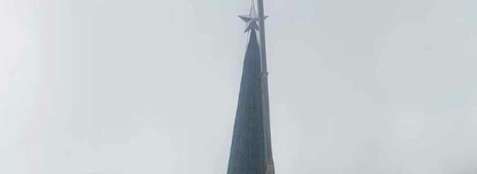 Το μεγαλύτερο χριστουγεννιάτικο δέντρο της Ευρώπης φωταγωγείται στο φαράγγι της Σαμαριάς