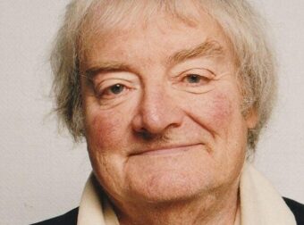 Ο Γάλλος συγγραφέας που ζήτησε να διασκορπιστεί η τέφρα του στα ελληνικά νερά για να μην φύγει ποτέ από τη χώρα μας