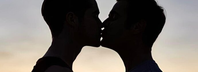 Ο παθιασμένος έpωτας Βουλευτή της ΝΔ με νεαρό επιχειρηματία της Γλυφάδας – Τρώει ωμό το παϊδάκι