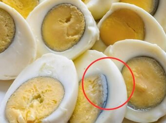 Γιατί εμφανίζεται ένα πράσινο δαχτυλίδι γύρω από σκληρά βρασμένα αυγά;