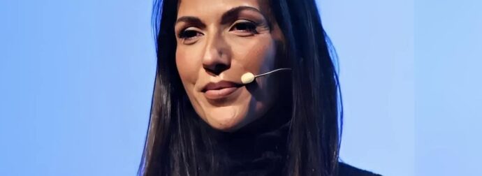 «Δε μπορείτε να πληρώσετε τους υπαλλήλους να εξυπηρετούν τους πελάτες σας;» ξέσπασε εναντίον των τραπεζών