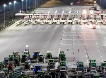 Μπλόκα αγροτών: Μετ' εμποδίων η μεγάλη έξοδος των εκδρομέων για τις γιορτές – Ο οδικός χάρτης των κινητοποιήσεων