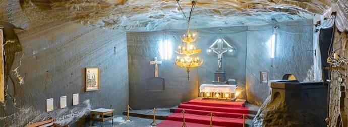 Ρουμανία: Το πανέμορφο εκκλησάκι που βρίσκεται 240 μέτρα κάτω από τη γη και είναι φτιαγμένο από αλάτι