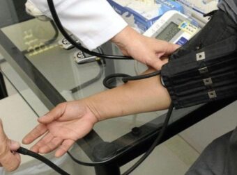 Είστε άνω των 60; Οι απαραίτητες εξετάσεις που πρέπει να κάνετε – Τι συνιστούν οι ειδικοί