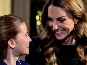 Το ντουέτο που «έλιωσε» το ίντερνετ: Κέιτ Μίντλετον και πριγκίπισσα Σάρλοτ έπαιξαν μαζί πιάνο