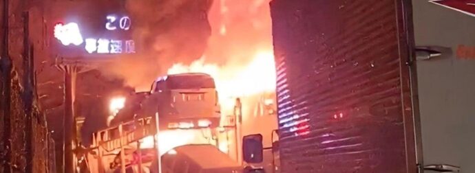 Μεγάλη φωτιά σε καραμπόλα 50 αυτοκινήτων και φορτηγών στην Ιαπωνία