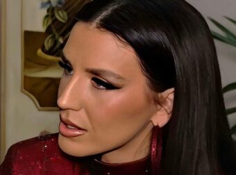 Ιουλία Καλλιμάνη: «Είμαι αληθινή, δε κρύβομαι πίσω από το δάχτυλό μου»