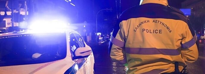 ΟΜΟΝΟΙΑ: ΑΣΤΥΝΟΜΙΚΟΣ ΠΗΓΕ ΝΑ ΤΟΥ ΚΑΝΕΙ ΕΛΕΓΧΟ ΚΑΙ ΕΠΙΧΕΙΡΙΣΕ ΝΑ ΒΓΑΛΕΙ ΟΠΛΟ