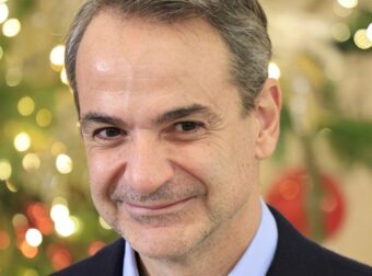 Κυριάκος Μητσοτάκης: Τα 6 βιβλία που διάλεξε για να διαβάσει στις γιορτές