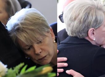 Θρήνος στην κηδεία της Σύλβα Ακρίτα – Συντετριμμένη η κόρη της, Έλενα Ακρίτα, στο πλευρό του γιου της