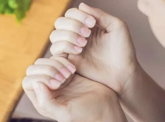 Γραμμές στα νύχια: Δείτε τι σημαίνουν μέσα από φωτογραφίες