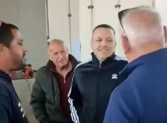 Ο Ηλίας Κασιδιάρης πήρε άδεια από τις φυλακές και πήγε στα μπλόκα των αγροτών