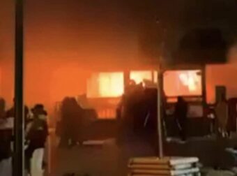 Ματωμένη Πρωτοχρονιά στην Ελβετία – Τουλάχιστον 40 νεκροί από την έκρηξη σε μπαρ στο χιονοδρομικό κέντρο Κραν Μοντανά