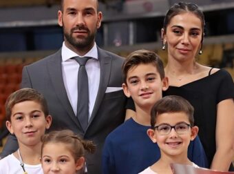 Ο μεγάλος γιος του Σπανούλη έγινε 16 και ξεπέρασε στο ύψος τον πατέρα του