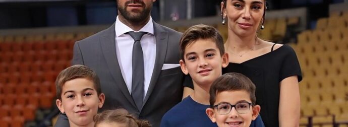 Ο μεγάλος γιος του Σπανούλη έγινε 16 και ξεπέρασε στο ύψος τον πατέρα του