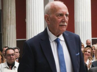 Πέθανε ο Γιώργος Παπαδάκης μετά από βαρύ έμφραγμα – Έκανε βόλτα στο Κολωνάκι