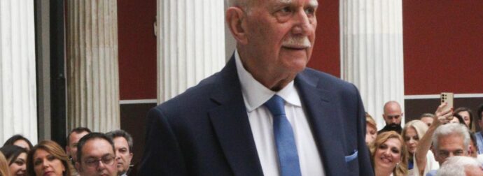 Πέθανε ο Γιώργος Παπαδάκης μετά από βαρύ έμφραγμα – Έκανε βόλτα στο Κολωνάκι