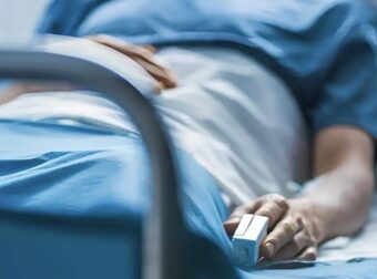 «Έβγαλε φουσκάλες στο σώμα και πέθανε από πολυοργανική ανεπάρκεια στον Παναμά», λέει συνταξιδιώτισσα της συμβολαιογράφου από την Κεφαλονιά