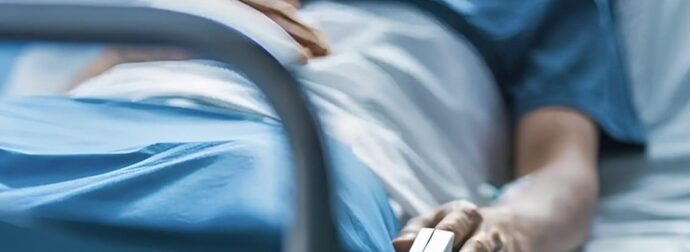 «Έβγαλε φουσκάλες στο σώμα και πέθανε από πολυοργανική ανεπάρκεια στον Παναμά», λέει συνταξιδιώτισσα της συμβολαιογράφου από την Κεφαλονιά