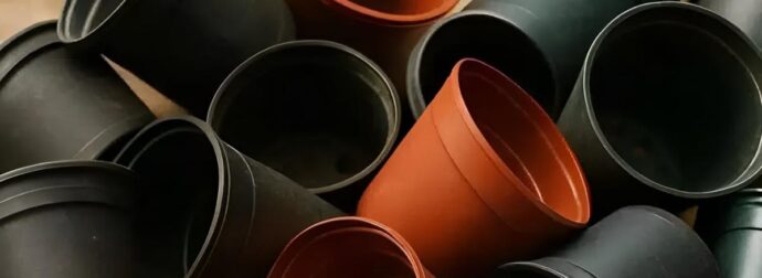 Σταματήστε να πετάτε τις παλιές πλαστικές γλάστρες. 10 καταπληκτικοί τρόποι να τις χρησιμοποιήσετε