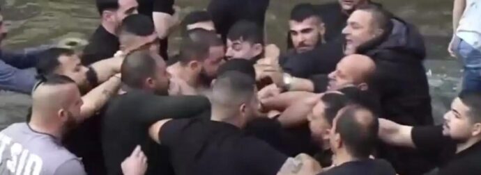 Χαμός ανήμερα Θεοφανείων – Πιάστηκαν στα χέρια για τον Τίμιο Σταυρό στη Φλώρινα