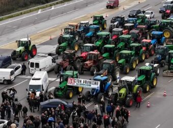 Αγρότες: 18 μπλόκα και σύλλογοι ζητούν διάλογο με τον πρωθυπουργό