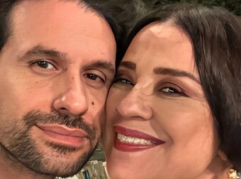 Η Μαρία Τζομπανάκη σε μια σπάνια φωτογραφία με τον σύζυγό της, Γιάννη Βάλβη, με αφορμή τη γιορτή του