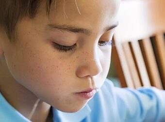 Το τρόφιμο που δίνουν όλοι οι γονείς στα παιδιά είναι η Νο1 μολυσμένη τροφή με «παντοτινά χημικά» σε όλη την Ευρώπη