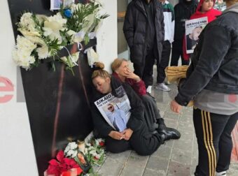 Οργή και δάκρυα για τον 30χρονο Κώστα Μπασιλάρη – Απολογούνται οι τέσσερις κατηγορούμενοι