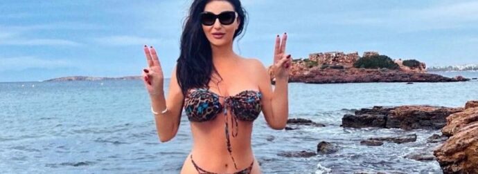 Πόπη Μαλλιωτάκη: Αγνώριστη η 54χρονη Ελληνίδα πήγε για μπάνιο χειμωνιάτικα με κορμί-λαμπάδα