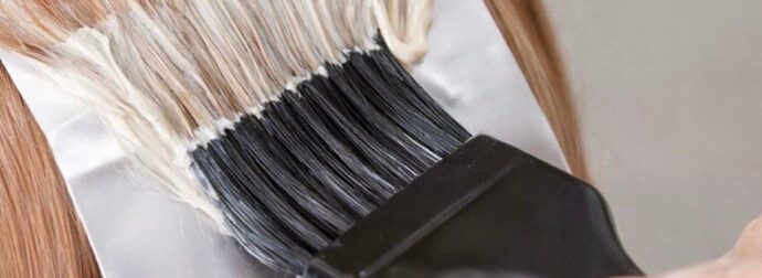 Μαλλιά στο χρώμα του τσαγιού με γάλα – Αυτή η απόχρωση μαλλιών θα πρωταγωνιστήσει το 2026