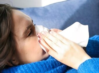«Θερίζει» η Γρίπη Α: Το πρώτο σύμπτωμα που εμφανίζουν παιδιά και ενήλικες, δεν του δίνεις σημασία και μετά από λίγο κολλάει όλοι οι οικογένεια – Πως να την καταλάβεις