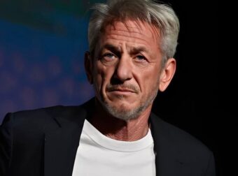 O Σον Πεν άναψε τσιγάρο μέσα στις Χρυσές Σφαίρες και άφησε άφωνο το κοινό