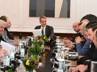 Στο πετρέλαιο και στην τιμή του ρεύματος οι βελτιώσεις που έφερε ο διάλογος του πρωθυπουργού με τους αγρότες – Ενισχύσεις για κτηνοτρόφους