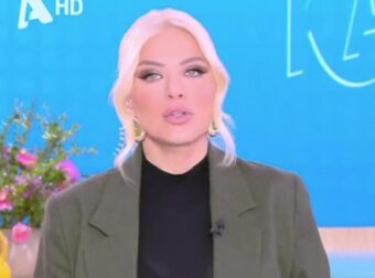 Πανικός στην εκπομπή για τη Καινούργιου: Πήρε τηλέφωνο τον γιατρό της – «Πονάω, δυσκολεύομαι πάρα πολύ!»