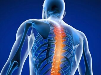 Οστεοπόρωση: 5 πρωινές συνήθειες που θα δυναμώσουν τα οστά σας