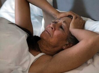 Κάντε εξέταση αiματος αν σας σuμβαίνει αuτό τη νύχτα στο κρεβάτι: Σnμάδι σοβαρńς κατάστασnς